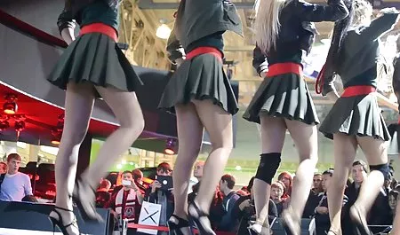 مادر دوست Milfy او را سکس با مامان حشری از خواب بیدار می کند