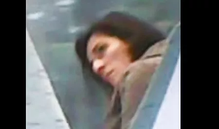 فاحشه در حفره عمیق سكس خانوادكى سوراخ می کند