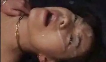 عزیزم زیبا در جوراب شلواری فنسن و پاشنه بلند سکس خانوادگى