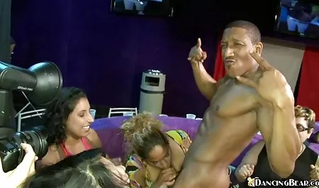 دستی از MILF آماتور شلوغ در پورنو چتروم سكسى آماتور داغ 2