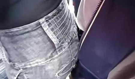 لزبین سیاه بر روی انگشتان بادامک سكس مادرزن قرار دارد و از یکدیگر از دیلدها استفاده می کند